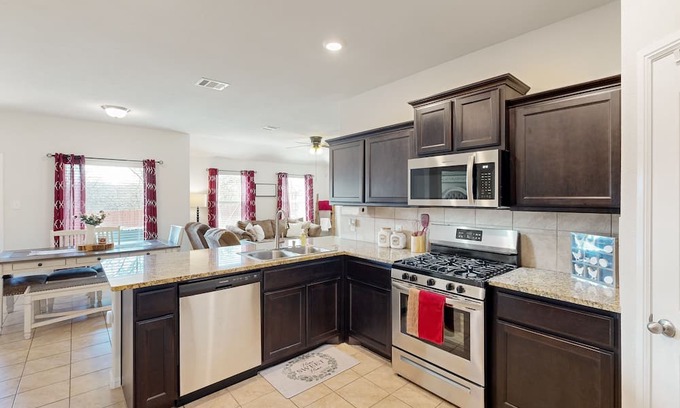 Crowley Maison | Delightful dog-friendly retreat with pool, firepit, & peaceful yard
