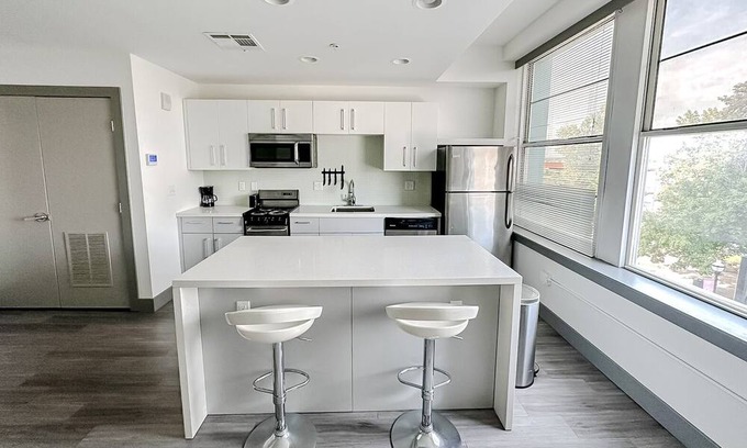 Downtown Springfield Appartement | Sleepover: Eclectic 1BD/1BA- Downtown Springfield