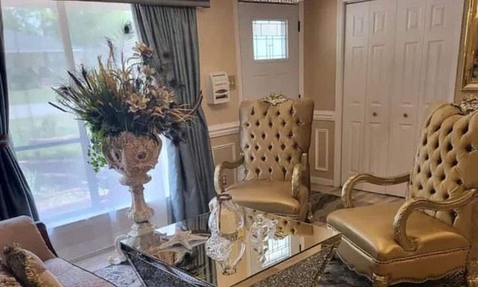 Garden City Maison | 93) Entire 4 bedroom home with fenced yard!