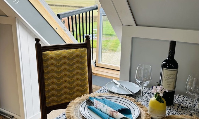 Llantarnam Appartement | Rural idle yet so connected to surrounding leisure activities and city life. Wow
