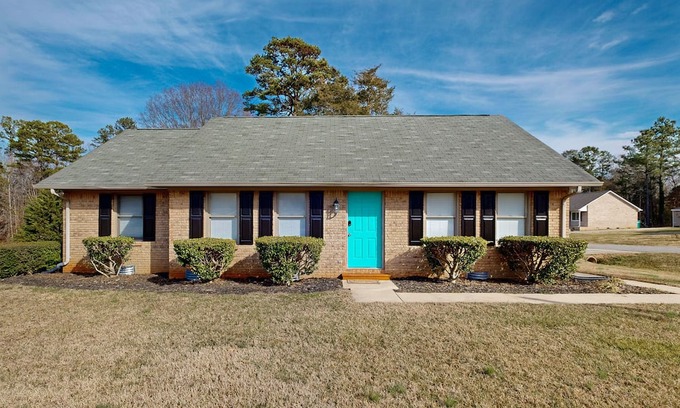 Salisbury Maison | Perfectly located home with deck, open layout, smart TVs, central AC, & W/D