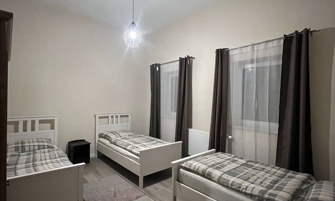 Jork Appartement | 2 Privat Zimmer Frei! 6 Einzelbetten, Küche, Bad, Smart TV
