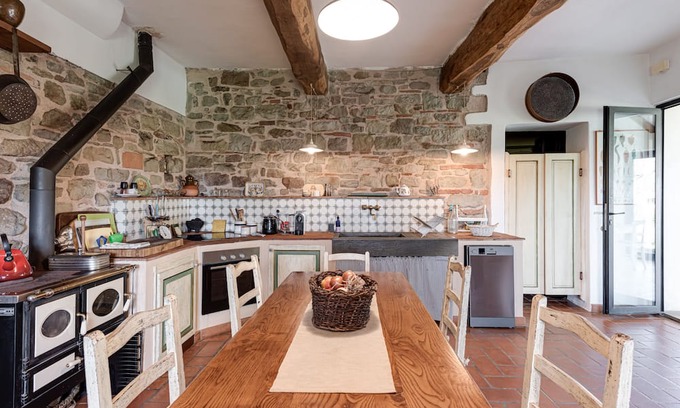 Borgo San Lorenzo Maison | Holiday Home 'Villa Porcigliano Olive Grove' with Private Terrace, Wi-Fi and Air Conditioning
