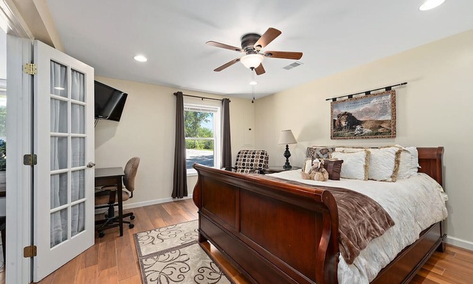 Johnson County Maison | Quiet and serene place to recharge and enjoy the beauty of nature!