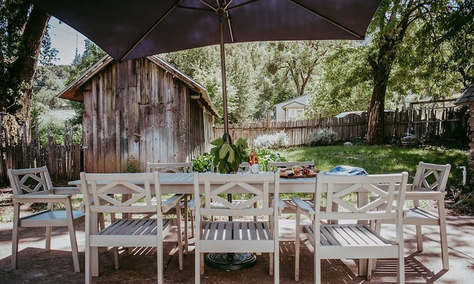 Hopland Maison | Idyllic wine country home with open layout, serene views, & alfresco dining