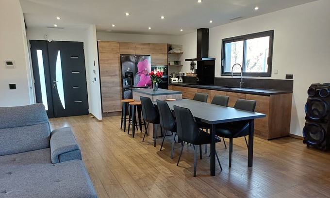 Payrin-Augmontel Maison | Villa Neuve Entière Jacuzzi Terrasse Privatif
