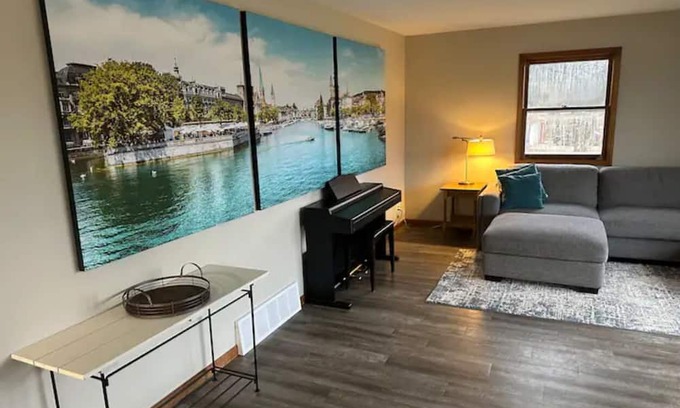 Walker Maison | Cozy spacious house with spectacular views of the Grand River