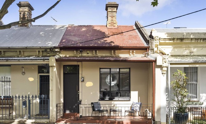 Collingwood Maison | Hip, 2 bedder w amazing courtyard. Be in the midst of the action