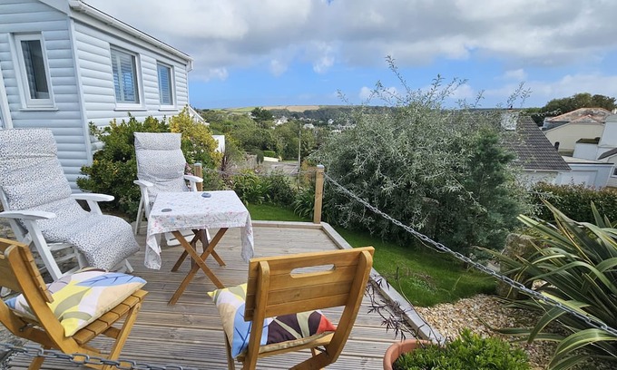 St. Mawes Appartement | Summers Beach View - an apartment that sleeps 2 guests in 1 bedroom