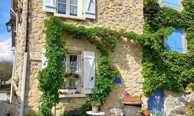 Rochebrune Maison | Petite Maison de Village en Drôme Provençale