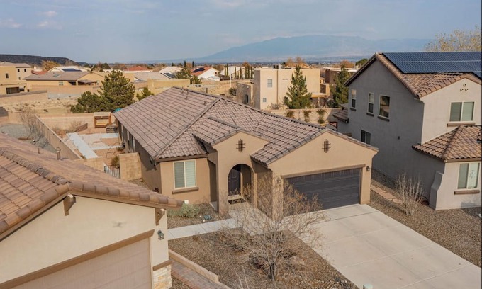 Tierra Oeste Maison | Charming 3-bedroom house with WiFi and AC in delightful Albuquerque