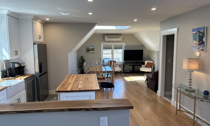 Cohasset Maison | New just minutes to Nantasket Beach and next door to a Cohasset top restaurant