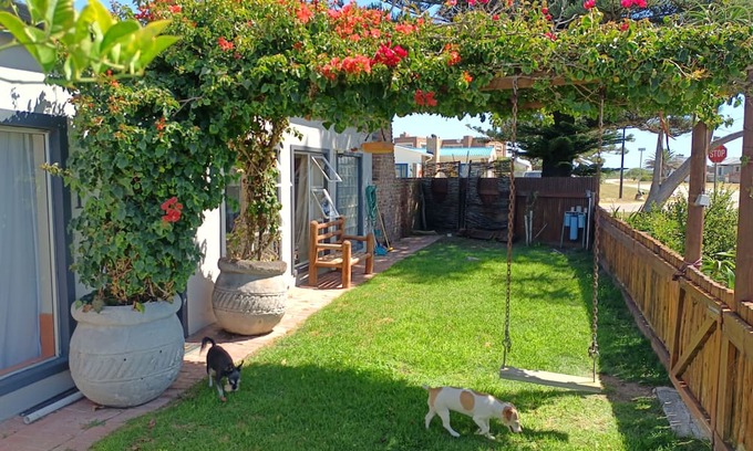 Gouritz Maison | Quaint Pet-Friendly Family Retreat: Just Steps Away from the Stunning Ocean