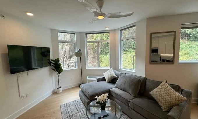 North Bergen Appartement | The Luxury studio! 7 Min ferry ride to NYC.