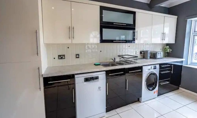 Ferndown Maison | Pass the Keys | Spacious House/Game Room/Hot tub