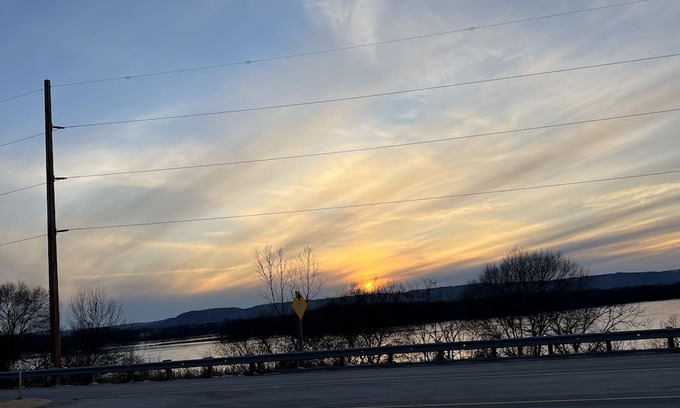 Onalaska Maison | Overlooking Lake Onalaska - Two full-size beds + bath in nostalgic motel