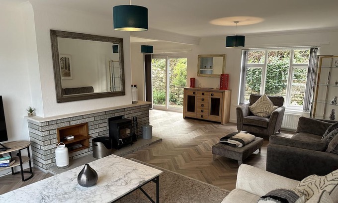 Corfe Maison | Impeccable 4-Bed House in Bournemouth