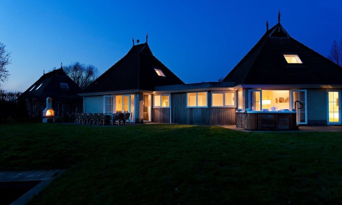 Eernewoude Maison | Family villa with sauna, spa and private sloop
