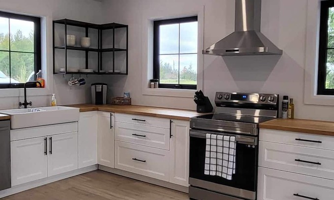 Lambton Shores Maison | Willow On The Ridge