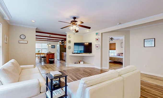 Dandridge Maison | Sunny dog-friendly home with a pool, balcony, smart TVs, washer/dryer, & AC