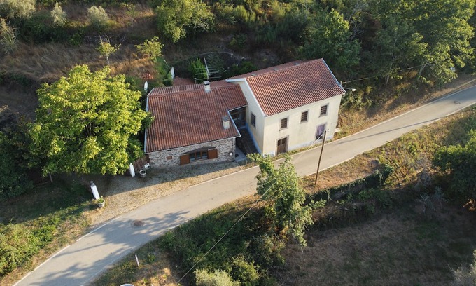 Moitas Autre | Farmhouse 'Yellow House - Casa Amarela' with Mountain View, Shared Pool and Wi-Fi