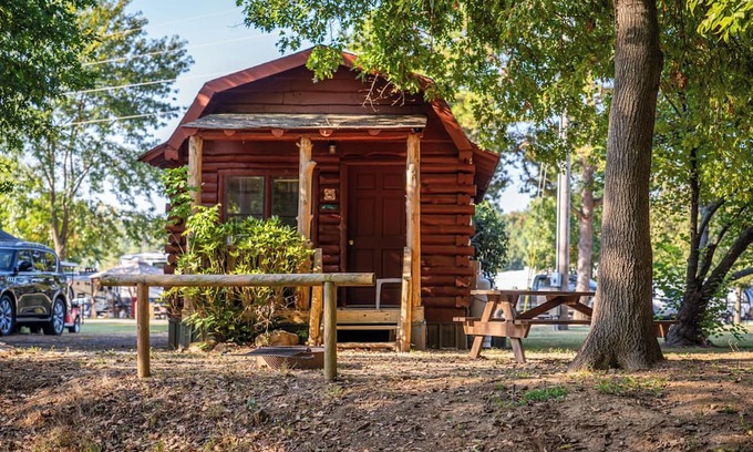Gore Cabine | Relaxing Accommodation! Kitchen, Free Parking, Close to Greenleaf State Park!