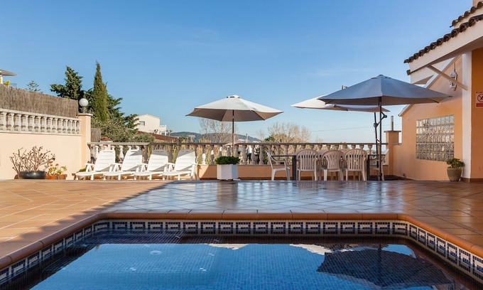 Sant Cebria de Vallalta Maison | Holiday Home 'Villa Sol' with Sea View, Private Pool and Wi-Fi