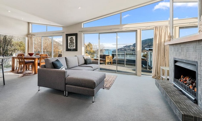 Frankton Maison | Lake Views on Yewlett