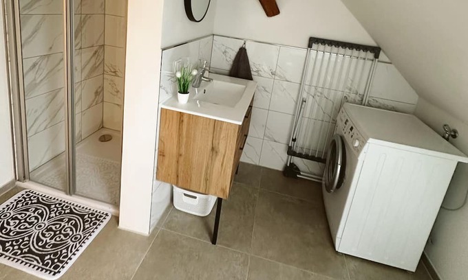 Wolfsbach Appartement | Gemütliche 2-stöckige Ferienwohnung 3 Minuten von der Autobahn!