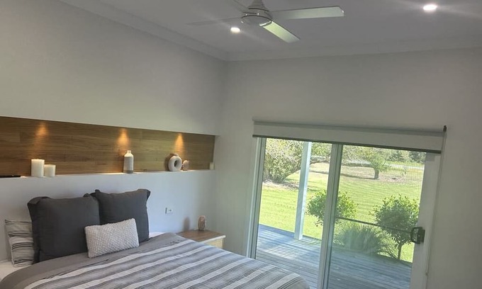 Yarram Autre | Luxury farm house, Woodside. 10 min to a beach or a 25 min drive to a forest.