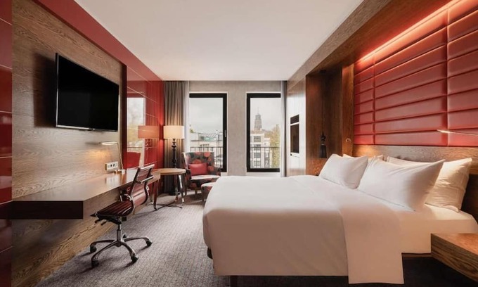 The Hague Center Maison | Centrally Located Stay Steps Away From Berlin Cathedral