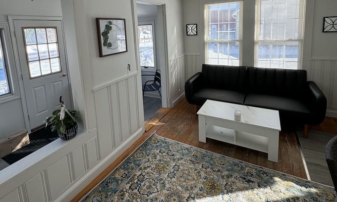 Sebago Maison | Cozy Home 1 bedroom, 1 bathroom home in Sebago, Maine next to Sebago Lake!