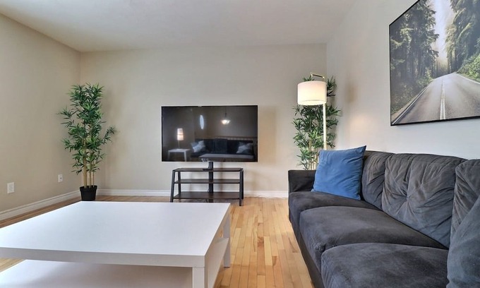 Moncton Maison | Cozy Home in Central Moncton WFH NBCC