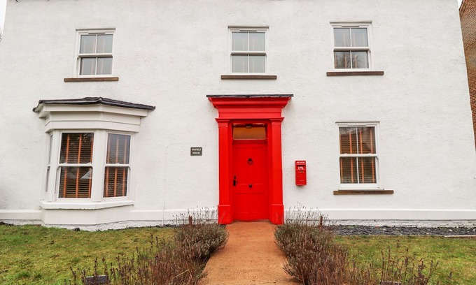 Wistow Maison | PINFOLD HOUSE, pet friendly, with a garden in Selby