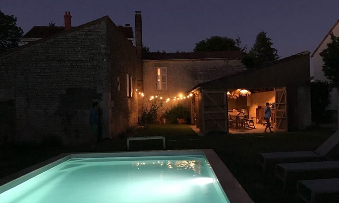 Echire Maison | Maison de Maître Familiale Avec Piscine Chauffée et Grand Jardin Marais Poitevin