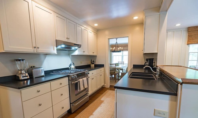 Lewis Mountain Maison | Cameron House Ext. Stay - Close to UVA!
