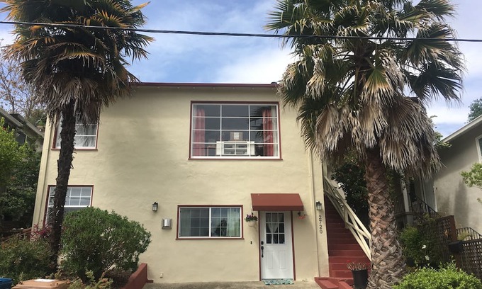 Martinez Maison | Furnished Room in Quiet 2 Bedroom Home. Walk, Bike or Bus to Downtown Martinez.