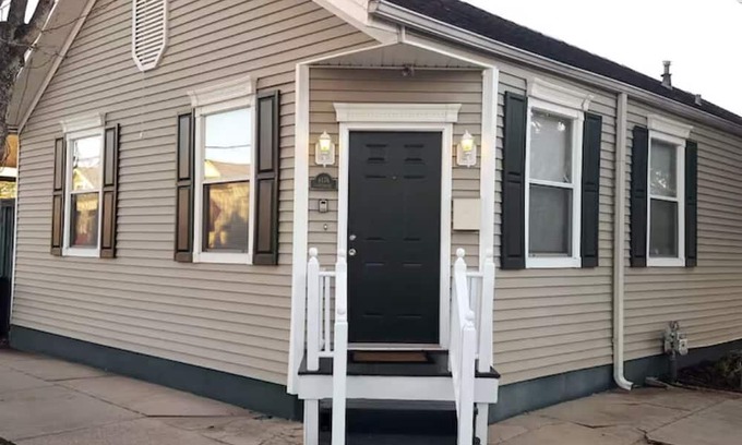 Mid-City Cabine | ✨💥CLOSE 2 FQ!❤️\ SLEEPS 4 W/ W+D
