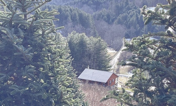 Providence Maison | 5 Min. from New River! Charming 2-Bedroom Mountain Home, Gorgeous Views, 3 Decks