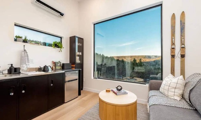 Waterford Cabine | STOKE Pod tiny cabin with epic view next to Poley Mountain
