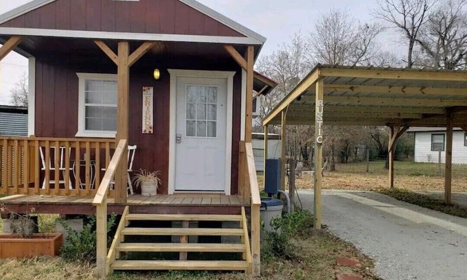 Lufkin Cabine | Rustic Corner Cabin