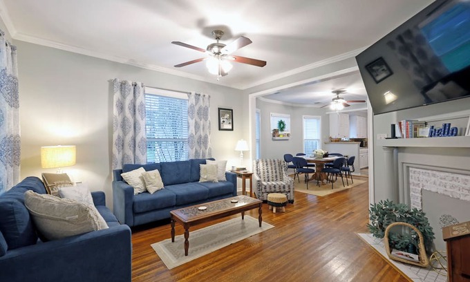 Hillsboro Maison | Charming VRBO in Historic District - near Downtown and easy access to Waco/DFW