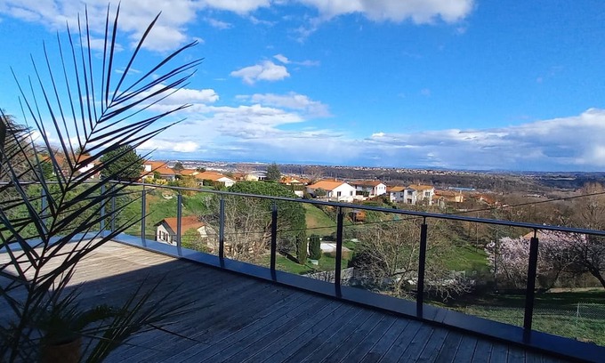 Vernaison Maison | Maison Contemporaine à 15mn de Lyon., Entre Beaujolais et Côte du Rhône