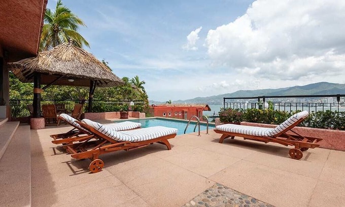 Playa Guitarron Maison | Spacious and Beautiful Beach House in Las Brisas