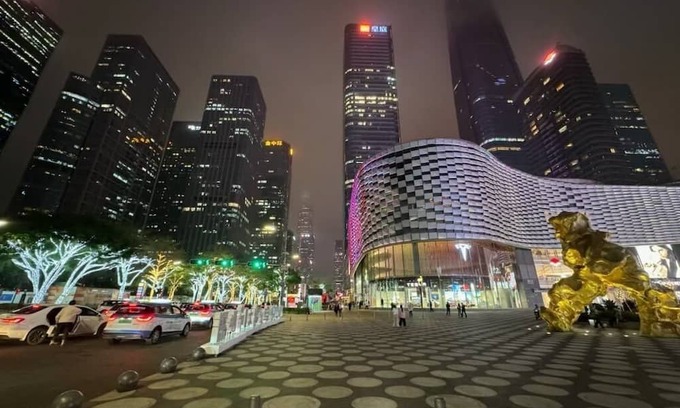 Central Business District Copropriété | Luxurious 2-bedroom, furnished condo in Shenzhen Futian with AC & heating