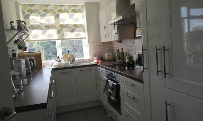 Holland Park Cabine | London/Kensington in suite double room for non smoking female professionals.