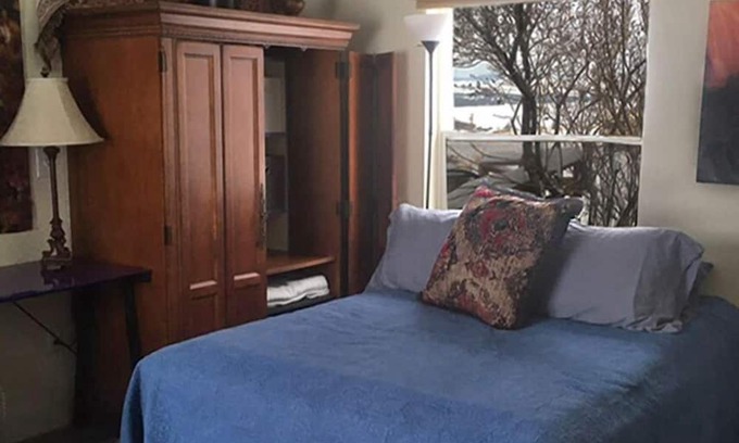 Big Arm Maison | Green Elephant Room at Flathead Lake