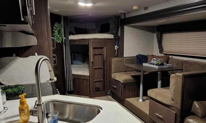 Happy Valley Maison | Cozy small camper in a quiet neighborhood and enjoy the sounds of nature