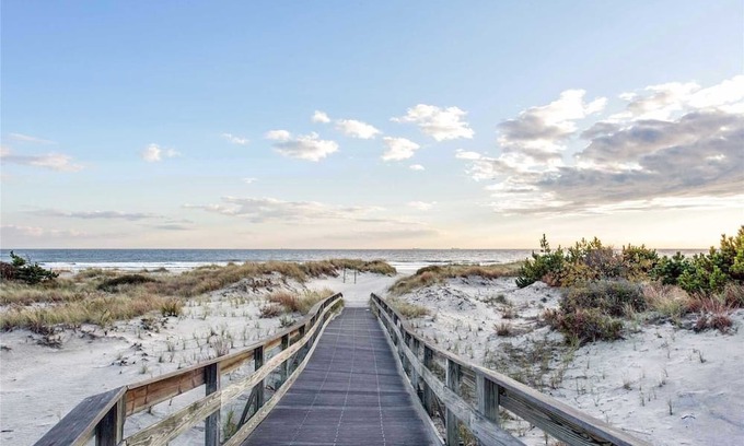 Lido Beach Maison | Water View Beach House with roof top deck and private beach