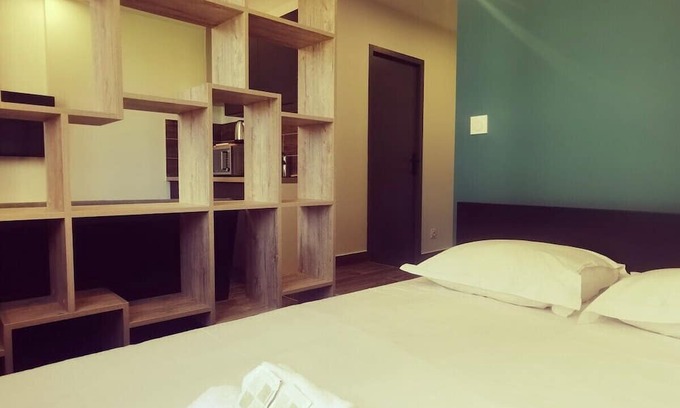 La Demi - Lune Appartement | Studio superbe, parking gratuit